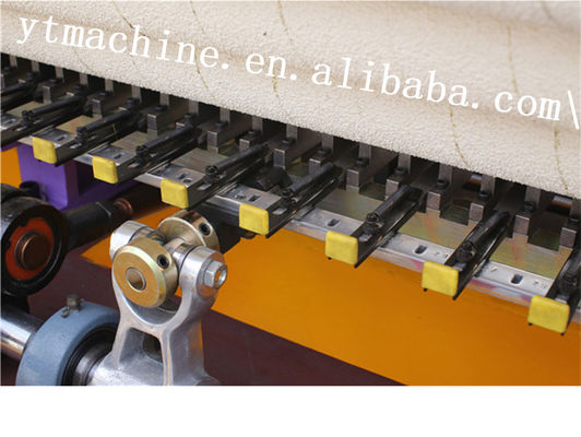 Automatische vergrendelings- en hechtmachine voor het dekken van slaapzakken voor textiel